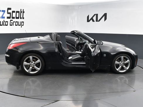 Used 2007 Nissan 350Z Touring RWD image 28