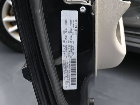 Used 2016 Dodge Grand Caravan SXT FWD image 23