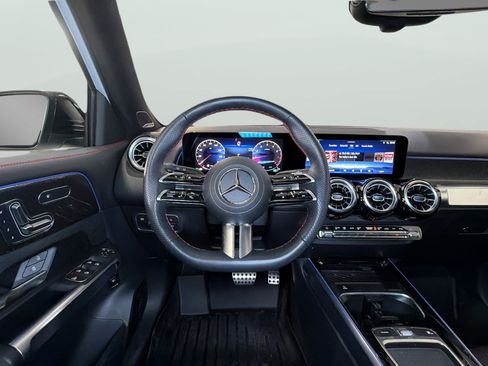 Used 2025 Mercedes-Benz GLB 250 image 16