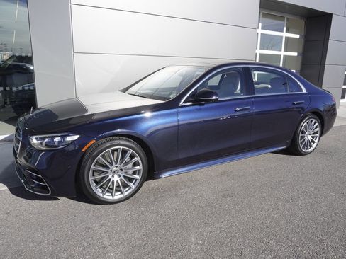Used 2022 Mercedes-Benz S 580 4MATIC Sedan image 3
