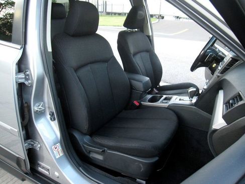 Used 2011 Subaru Outback 2.5i Premium AWD/4WD image 22