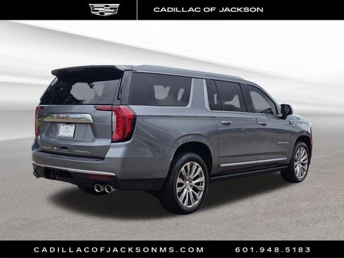Used 2022 GMC Yukon XL Denali AWD/4WD image 5