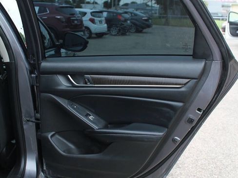 Used 2018 Honda Accord Touring image 19
