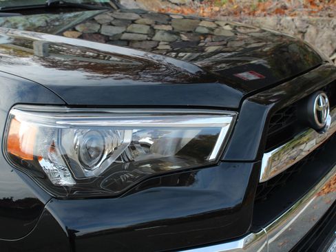 Used 2015 Toyota 4Runner Limited image 42