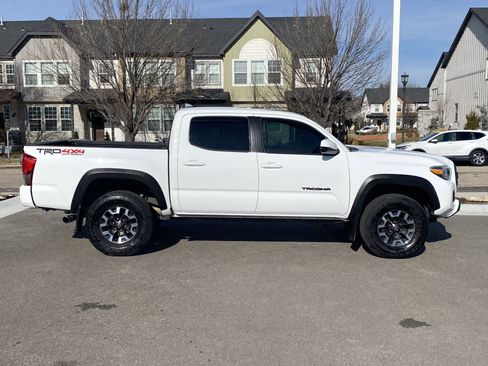 Used 2017 Toyota Tacoma TRD Off-Road image 7