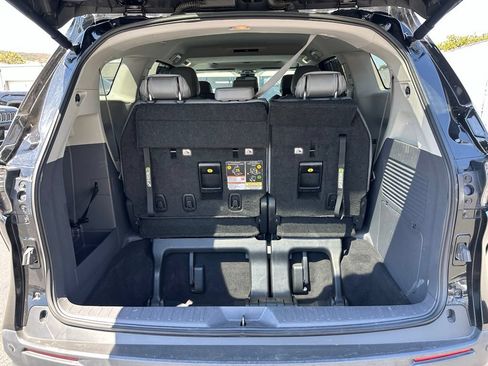 Used 2024 Toyota Sienna XLE FWD image 4