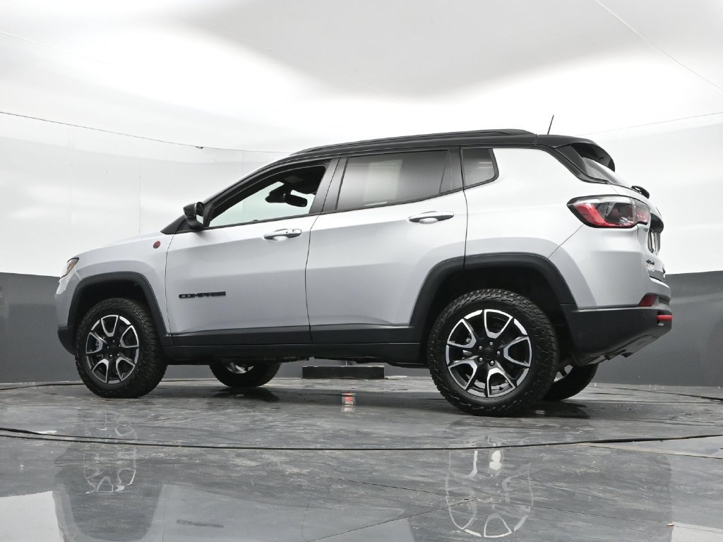 Used 2024 Jeep Compass Trailhawk AWD/4WD image 50