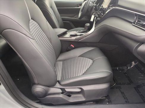 Used 2024 Toyota Camry SE image 19