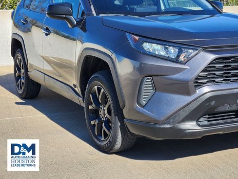 Used 2022 Toyota RAV4 LE image 9