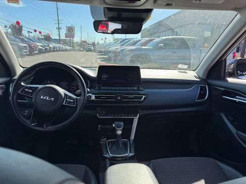 Used 2023 Kia Seltos S w/ Navigation Package image 8