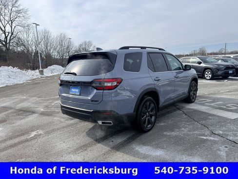 Used 2025 Honda Pilot Sport image 6