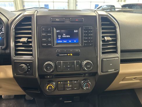 Used 2017 Ford F150 XLT image 3