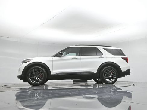 Certified 2025 Ford Explorer ST-Line w/ Premium Package RWD image 55