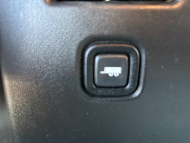 Used 2018 Chevrolet Express 2500 w/ Driver Convenience Package RWD image 22