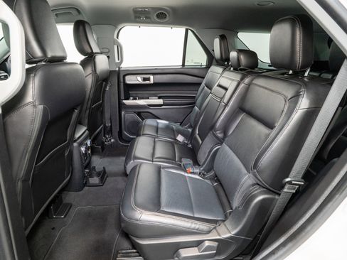 Used 2022 Ford Explorer Limited image 32