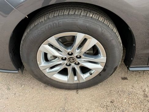 Used 2025 Toyota Sienna Limited AWD/4WD image 10