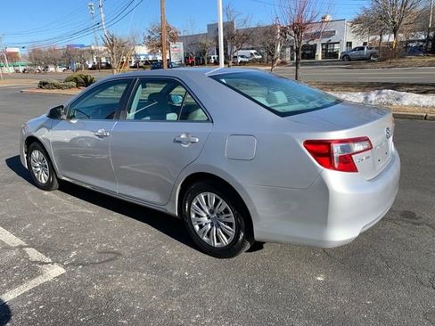 Used 2014 Toyota Camry LE image 5