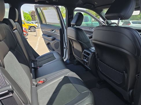 New 2026 Jeep Grand Cherokee Altitude AWD/4WD image 11