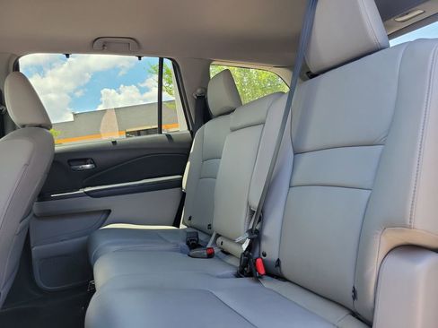 Used 2016 Honda Pilot Touring image 11