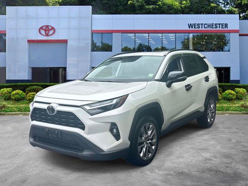Used 2022 Toyota RAV4 XLE Premium AWD/4WD image 4