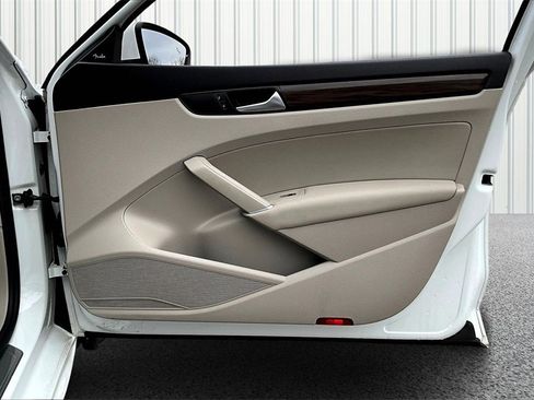 Used 2020 Volkswagen Passat 2.0T SEL image 28