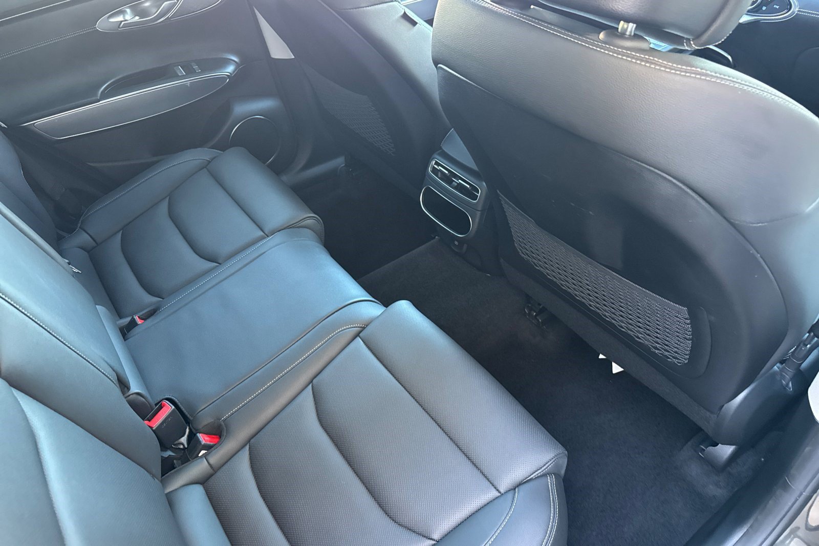 Used 2022 Genesis GV70 2.5T w/ Select Package AWD/4WD image 32