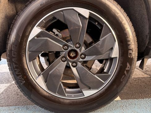 Used 2024 Nissan Rogue SV image 25