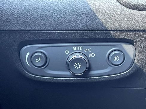 Used 2022 Buick Encore GX Select image 18