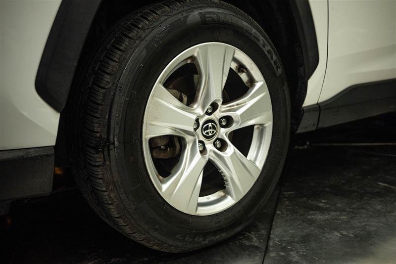 Used 2019 Toyota RAV4 XLE w/ Carpet Mat Package FWD image 3