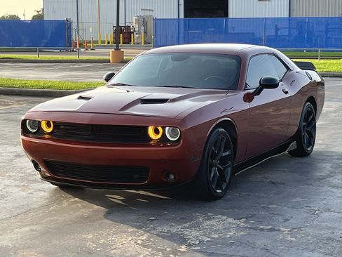 Used 2021 Dodge Challenger SXT w/ Blacktop Package RWD image 5