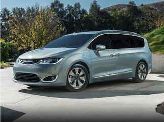 Used 2020 Chrysler Pacifica Touring-L w/ S Appearance Package FWD video 1
