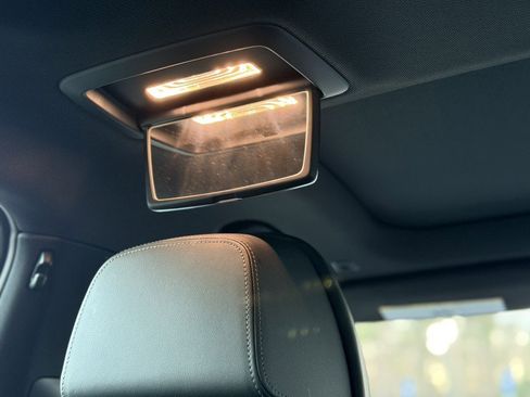 Used 2021 BMW 740i w/ M Sport Package image 27