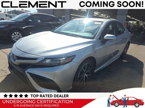 Used 2022 Toyota Camry SE image 1