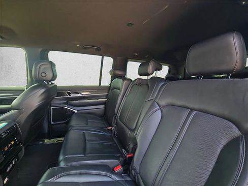 Used 2022 Jeep Wagoneer Series III AWD/4WD image 17