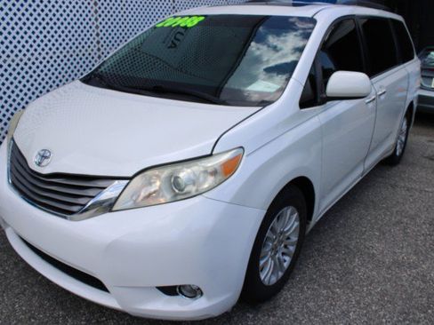 Used 2015 Toyota Sienna XLE FWD image 34