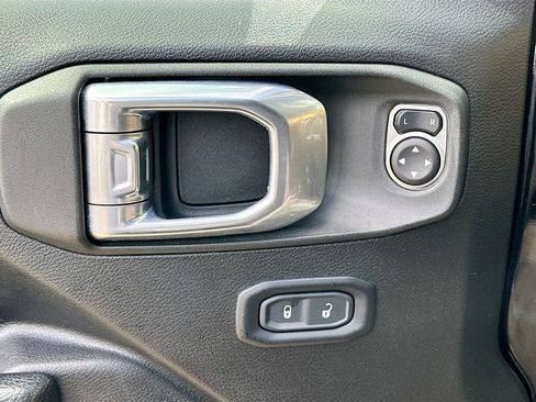 Used 2022 Jeep Wrangler Unlimited Rubicon 4xe AWD/4WD image 18