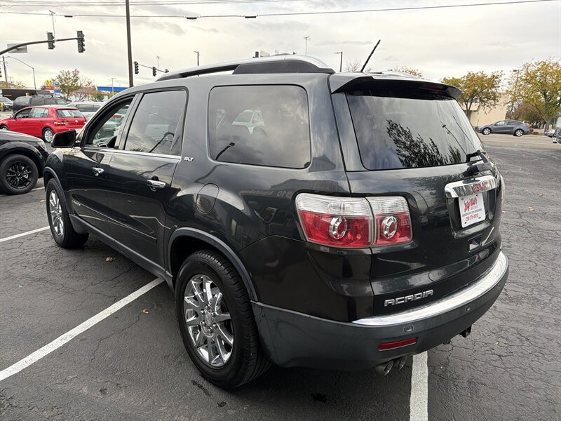 Used 2007 GMC Acadia SLT w/ Trailering Package AWD/4WD image 3