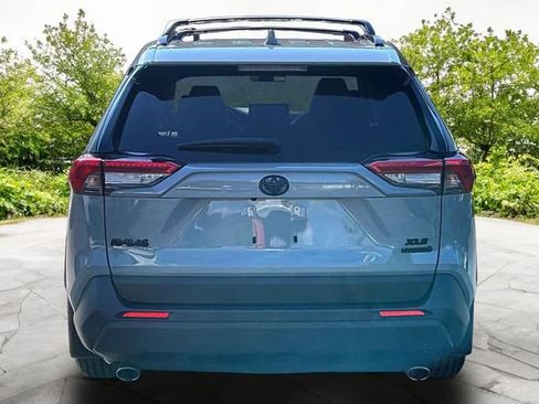 Used 2022 Toyota RAV4 XLE Premium AWD/4WD image 4
