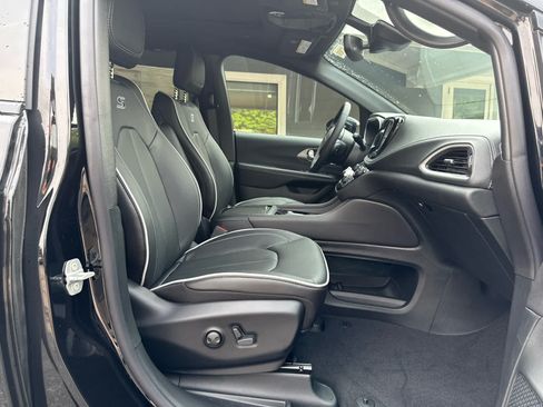 New 2027 Chrysler Pacifica Limited AWD/4WD image 15