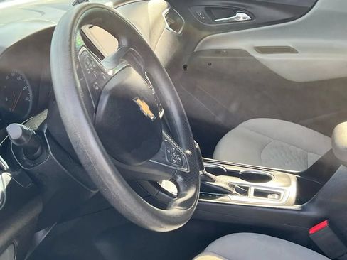 Used 2020 Chevrolet Equinox LS FWD image 8