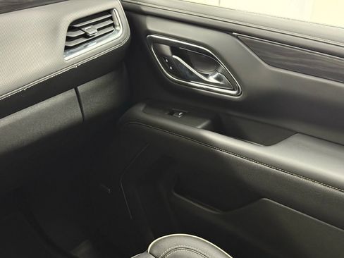 Used 2024 GMC Yukon SLT image 32