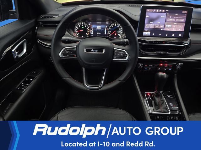 Used 2025 Jeep Compass Trailhawk AWD/4WD image 17