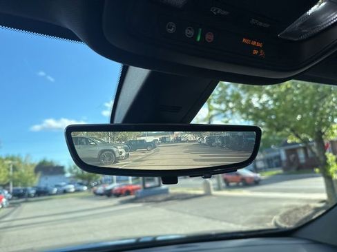 Used 2023 Chevrolet Traverse LT w/ Rear Camera Mirror Package AWD/4WD image 31