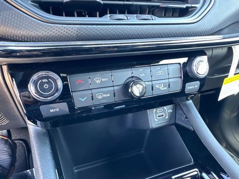 New 2026 Jeep Compass Latitude AWD/4WD image 23