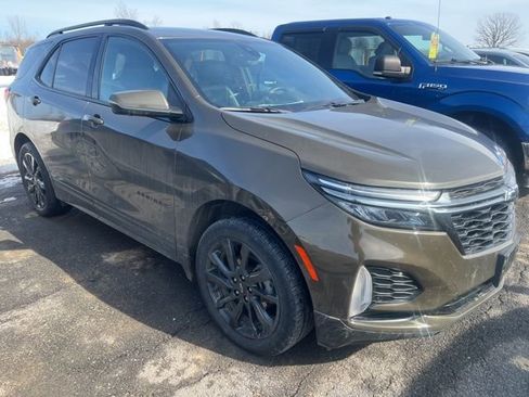 Used 2023 Chevrolet Equinox RS image 2