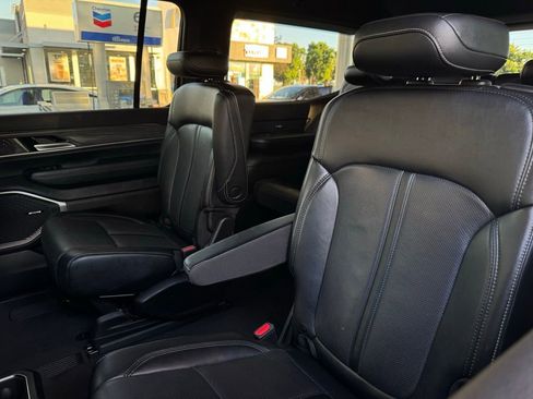 Used 2024 Jeep Wagoneer Series II image 4