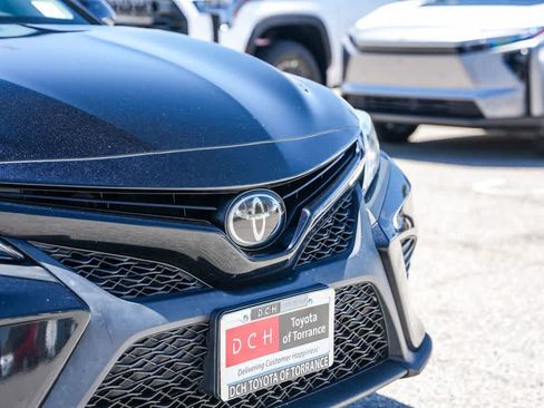Used 2018 Toyota Camry SE FWD image 5
