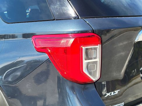 Certified 2022 Ford Explorer XLT image 11