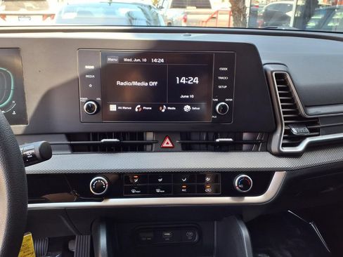 Used 2025 Kia Sportage LX AWD/4WD image 16