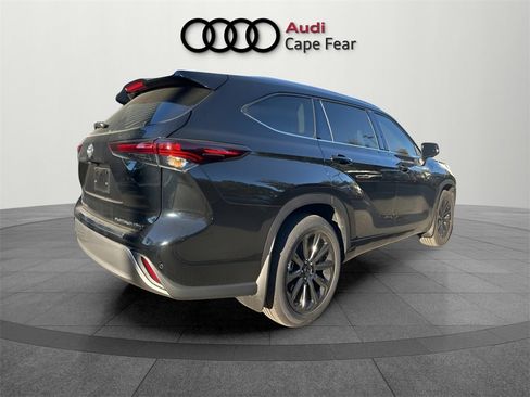 Used 2025 Toyota Highlander Platinum image 7